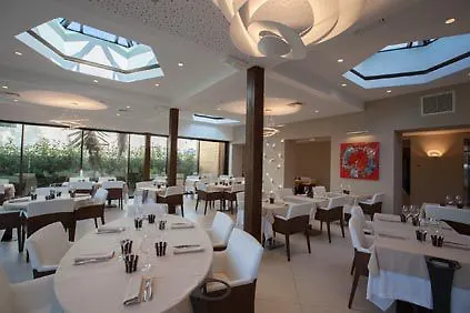 Host & Vinum - Le Clos Des Pins 4*